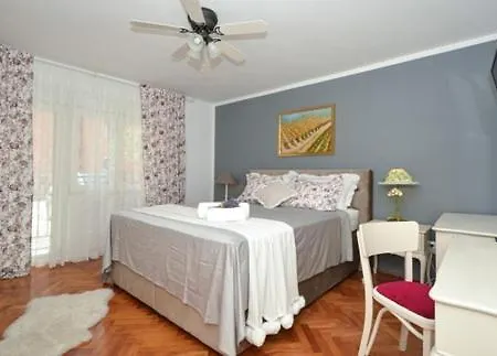 Bora Bora Каштела