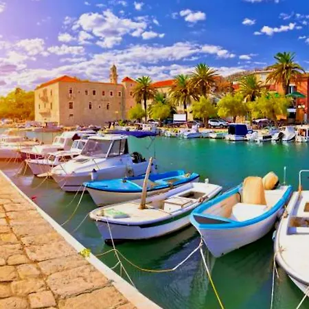 Bora Bora Каштела