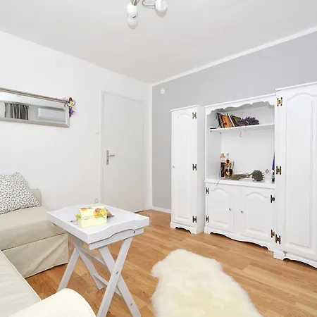 Bora Bora Каштела