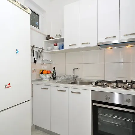 Bora Bora Каштела